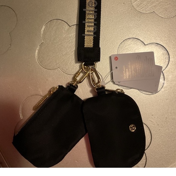 - Lululemon dual pouch wristlet black new - Picture 3 of 3
